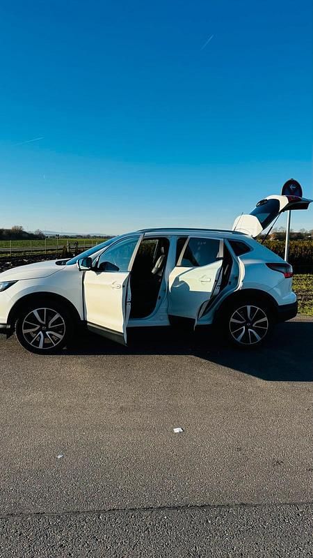 Weiß Gebraucht 2017 Nissan Qashqai SUV | 14.650 € (Fairer Preis) - Bild 1/4