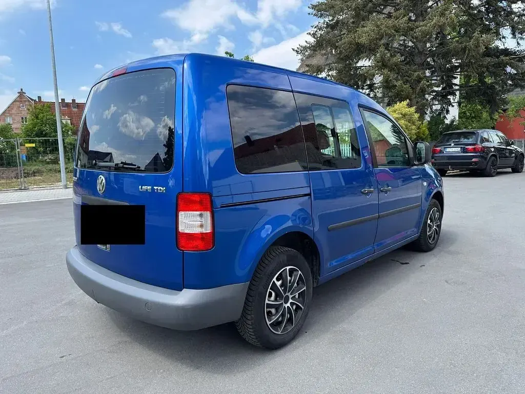 Second-hand VW Caddy Life 105 CP (77 kW) 2005 Albastru Monovolum