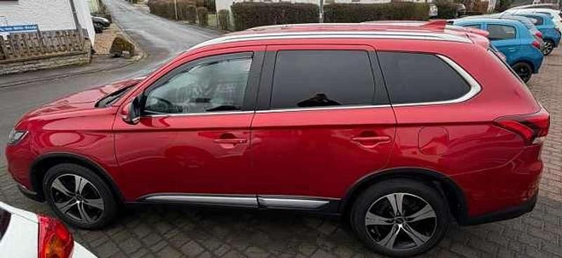 Gebraucht Mitsubishi Outlander Active 150 PS (110 kW) 2019 Karminrot SUV