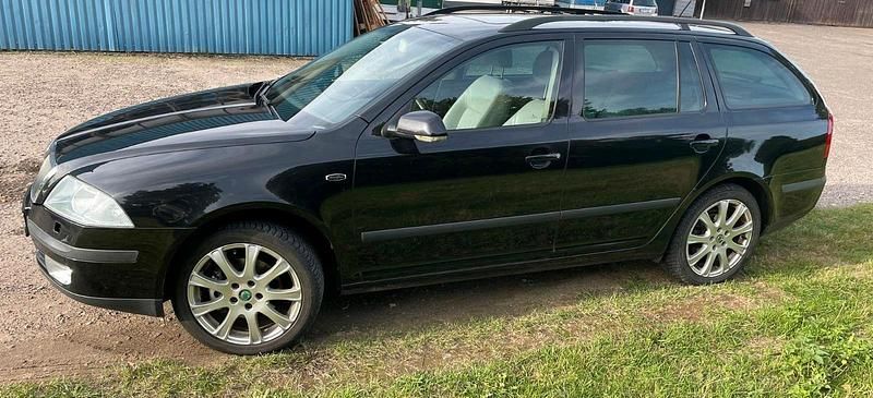Schwarz Gebraucht 2007 Skoda Octavia Kombi | 6.500 € - Bild 1/4