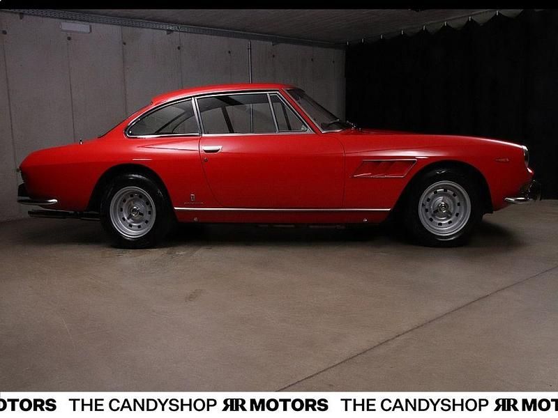 Gebraucht Ferrari 330 299 PS (219 kW) 1966 Rot Coupé