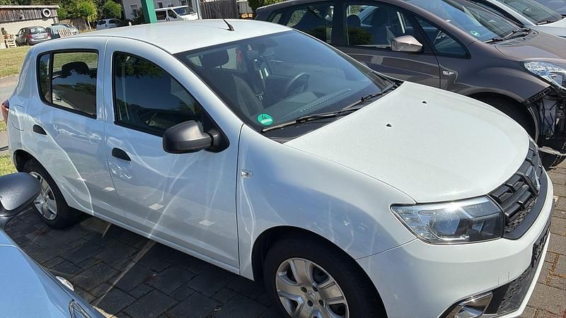 Weiß Gebraucht 2018 Dacia Sandero Ambiance Kleinwagen | 6.550 € (Fairer Preis) - Bild 1/4