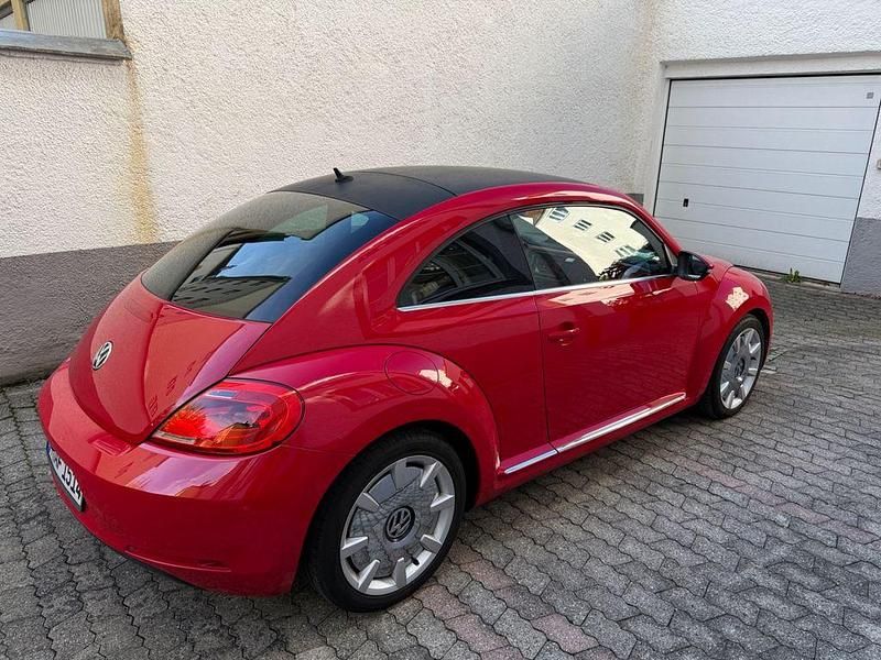 Usata VW Beetle 105 CV (77 kW) 2012 Rosso Utilitaria