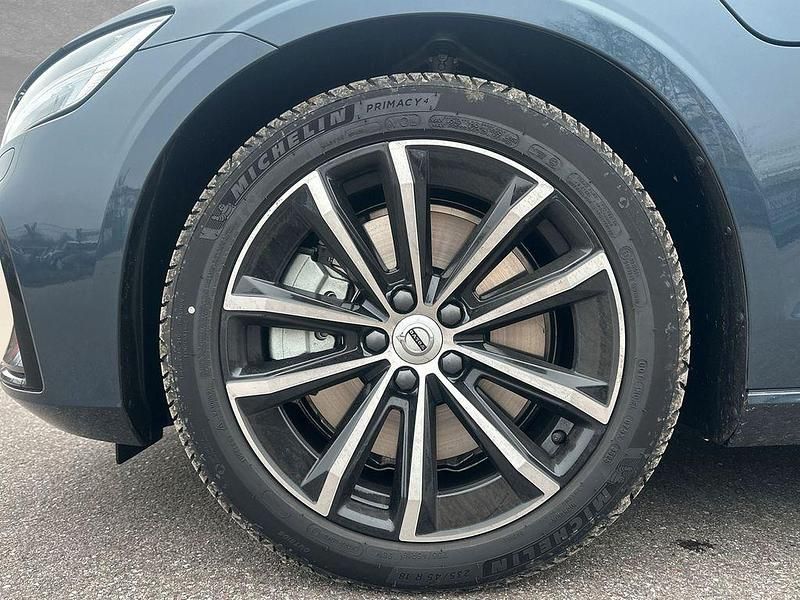 Gebraucht Volvo V60 Plus 455 PS (334 kW) 2025 Denim blue Kombi