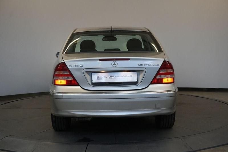 Second-hand Mercedes C200 163 CP (119 kW) 2005 Argintiu Berlinǎ