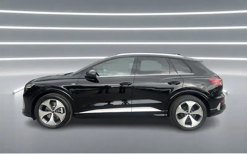 Gebraucht Audi Q4 e-tron S-Line 210 kW (286 PS) 2026 Schwarz SUV