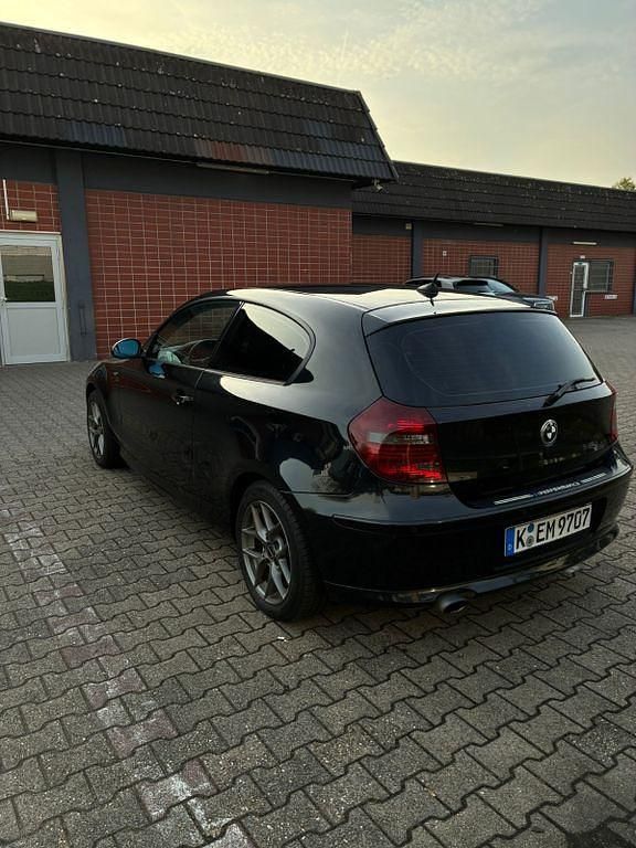Second-hand BMW 116 122 CP (89 kW) 2008 Negru Hatchback