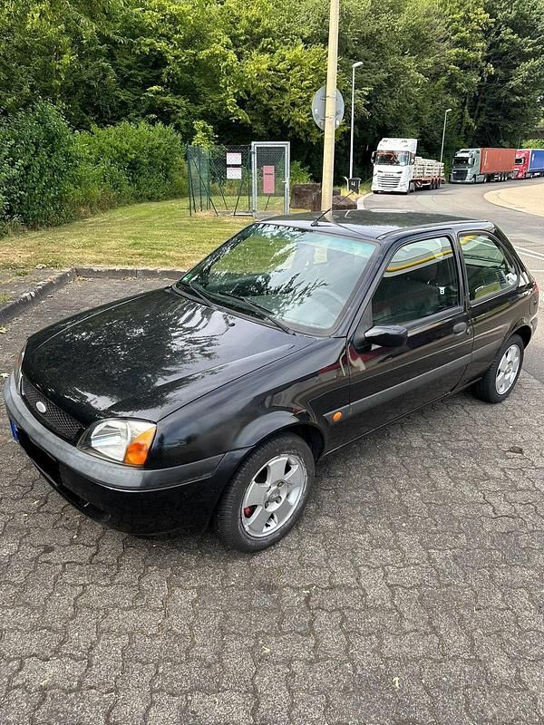 Schwarz Gebraucht 2002 Ford Fiesta Kleinwagen | 1.075 € (Fairer Preis) - Bild 1/4