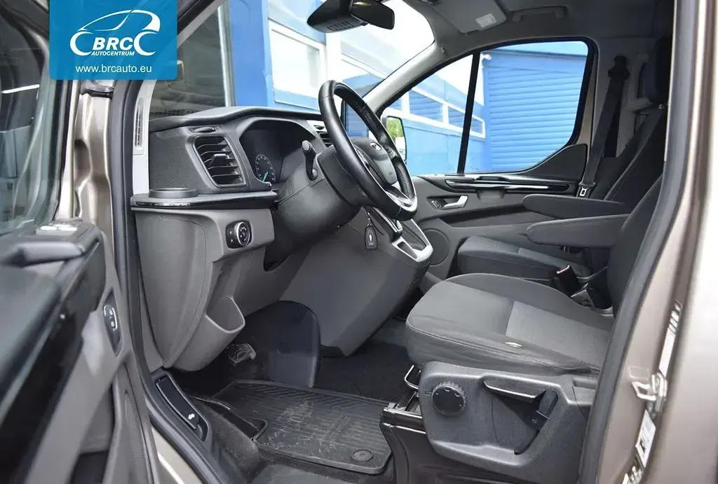 Gebraucht Ford Tourneo 185 PS (136 kW) 2021 Braun Van / Kleinbus