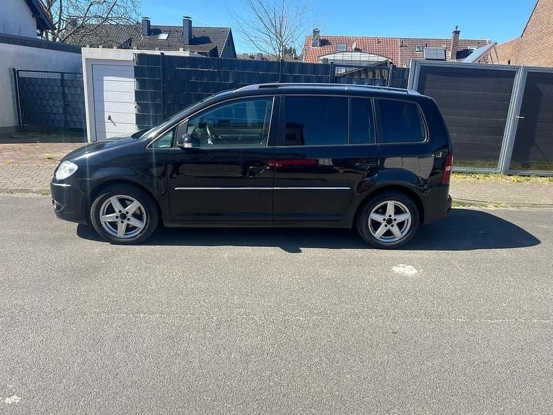 Schwarz Gebraucht 2007 VW Touran Van / Kleinbus | 3.550 € (Etwas zu teuer) - Bild 1/4