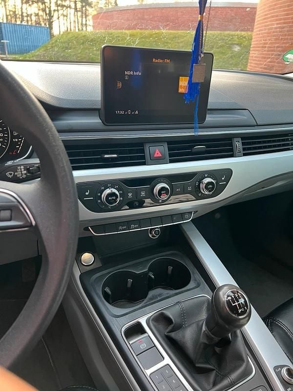 Gebraucht Audi A4 150 PS (110 kW) 2016 Schwarz Kombi