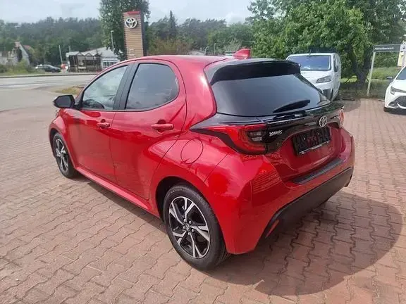 Gebraucht Toyota Yaris Comfort 116 PS (85 kW) 2024 Emotional red metallic Kleinwagen