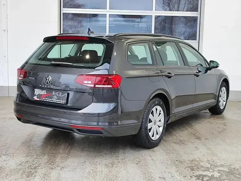 Gebraucht VW Passat Conceptline 150 PS (110 kW) 2022 Mangangrau metallic Kombi