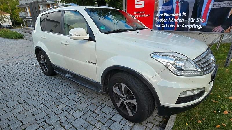 Weiß Gebraucht 2017 Ssangyong (KGM) Rexton SUV | 11.600 € - Bild 1/4