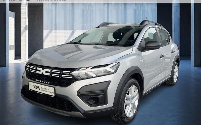 Silber Gebraucht 2024 Dacia Sandero Essentiel Limousine | 13.590 € (Superpreis) - Bild 1/4