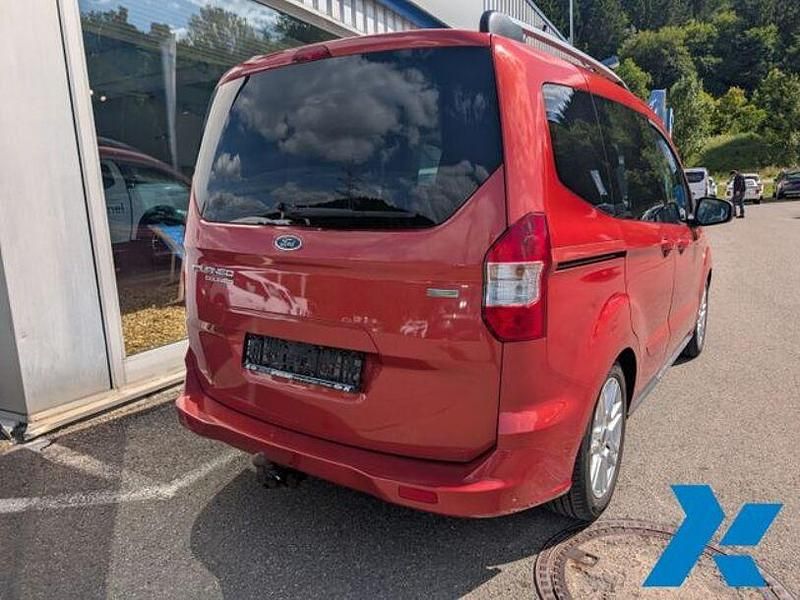 Gebraucht Ford Tourneo Courier Titanium 101 PS (74 kW) 2014 Rot Van / Kleinbus
