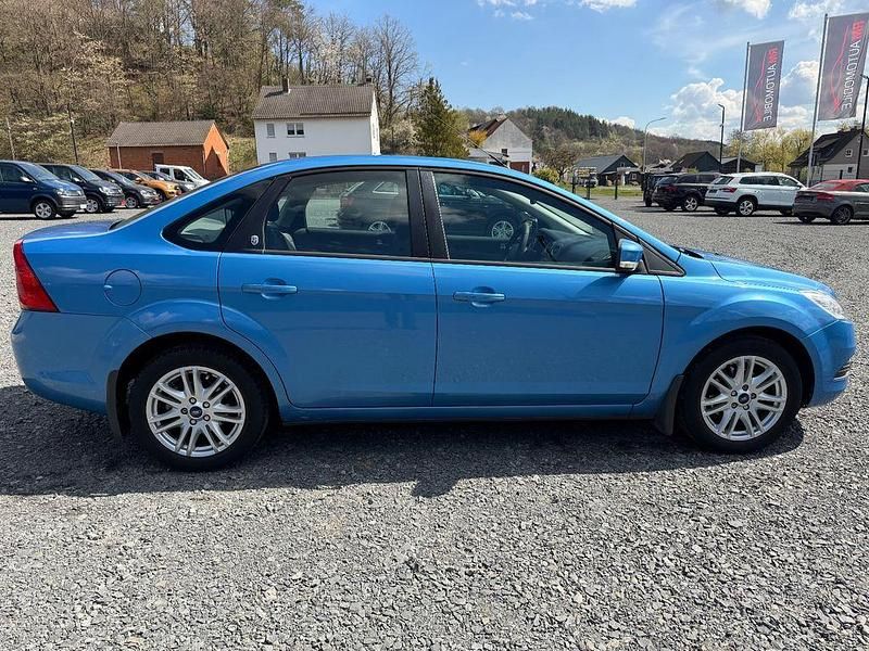 Second-hand Ford Focus 101 CP (74 kW) 2008 Albastru Berlinǎ