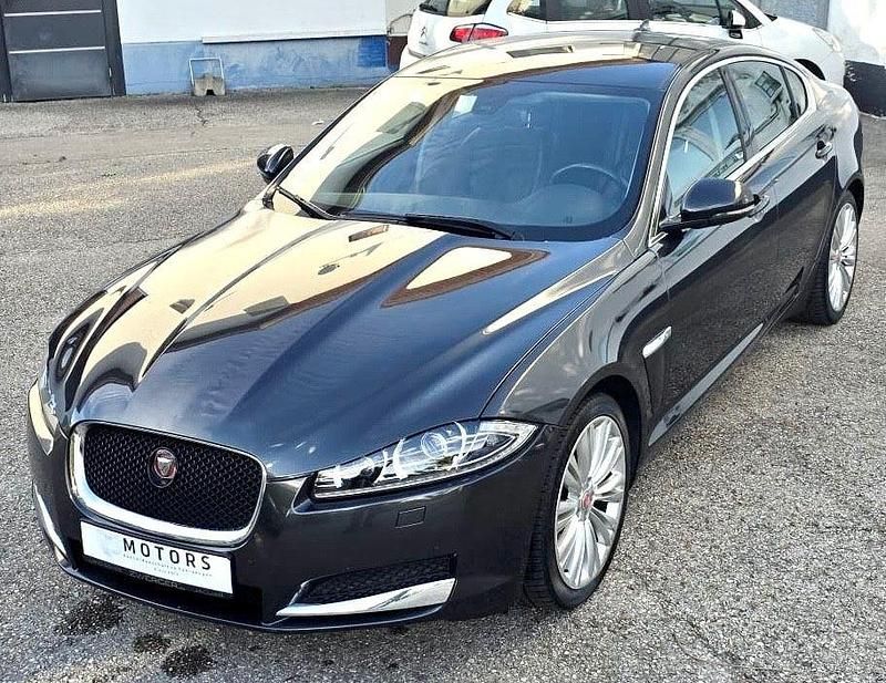 Grau Gebraucht 2014 Jaguar XF S Limousine | 9.990 € (Fairer Preis) - Bild 1/4