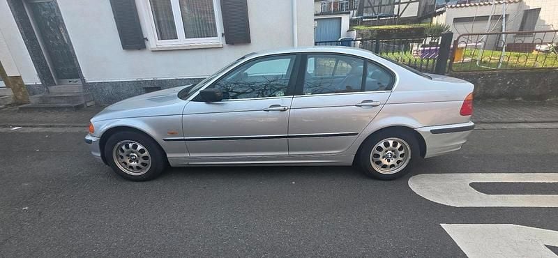 Gebraucht BMW 320 151 PS (111 kW) 1998 Silber Limousine