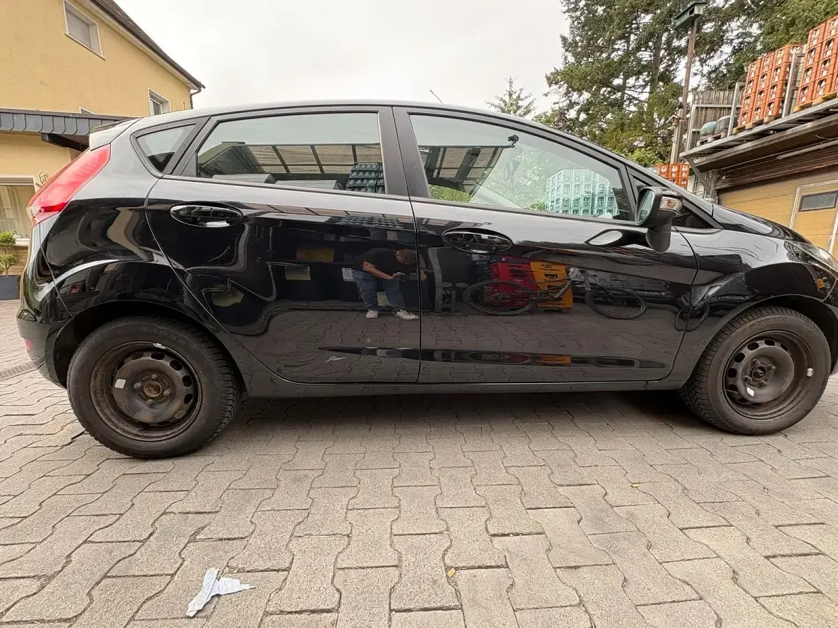 Gebraucht Ford Fiesta 82 PS (60 kW) 2011 Schwarz Kleinwagen