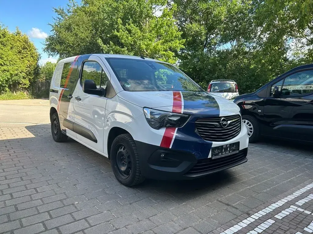Gebraucht Opel Combo Edition 131 PS (96 kW) 2022 Weiß Van / Kleinbus