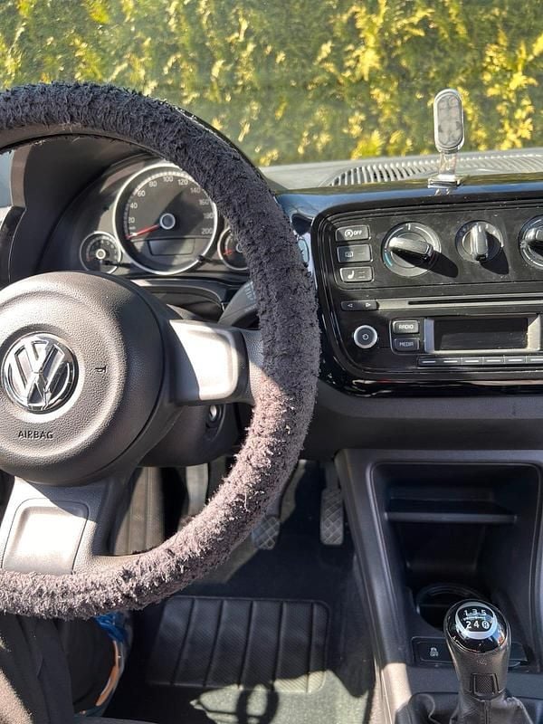 Second-hand VW up! 79 CP (58 kW) 2012 Albastru Hatchback