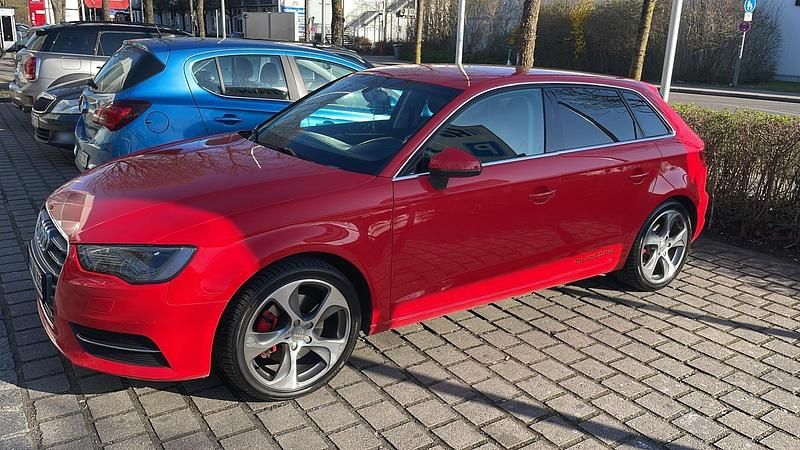 Gebraucht Audi A3 S-Line 184 PS (135 kW) 2014 Rot Limousine