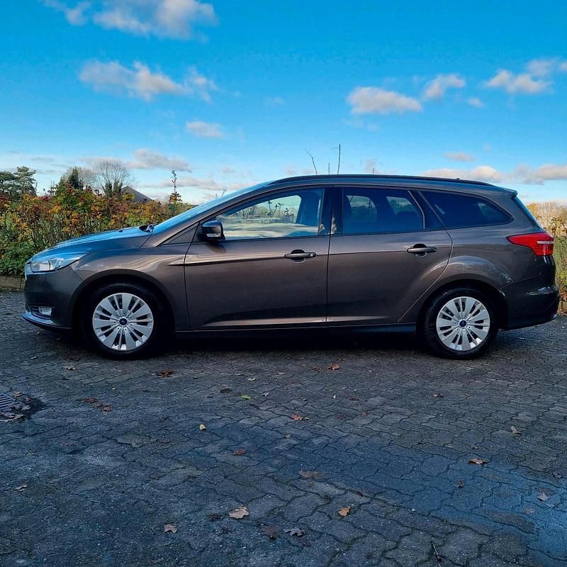 Gebraucht Ford Focus 120 PS (88 kW) 2016 Braun Kombi