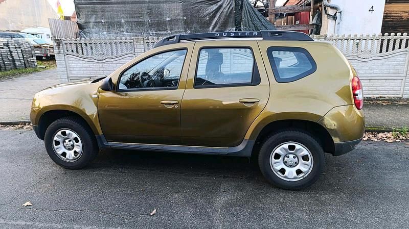 Grün Gebraucht 2015 Dacia Duster SUV | 7.350 € (Guter Preis) - Bild 1/4