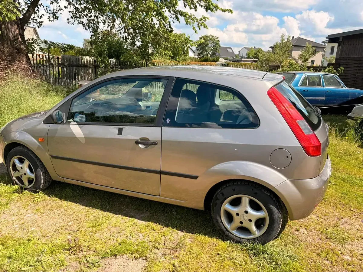 Gebraucht Ford Fiesta 80 PS (58 kW) 2003 Gold Kleinwagen