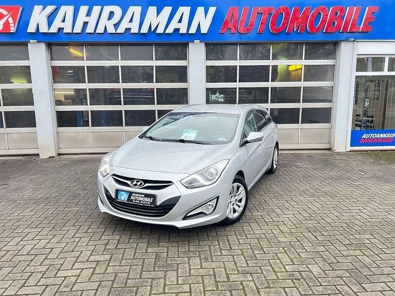Silber Gebraucht 2012 Hyundai i40 Comfort Kombi | 5.799 € (Fairer Preis) - Bild 1/4