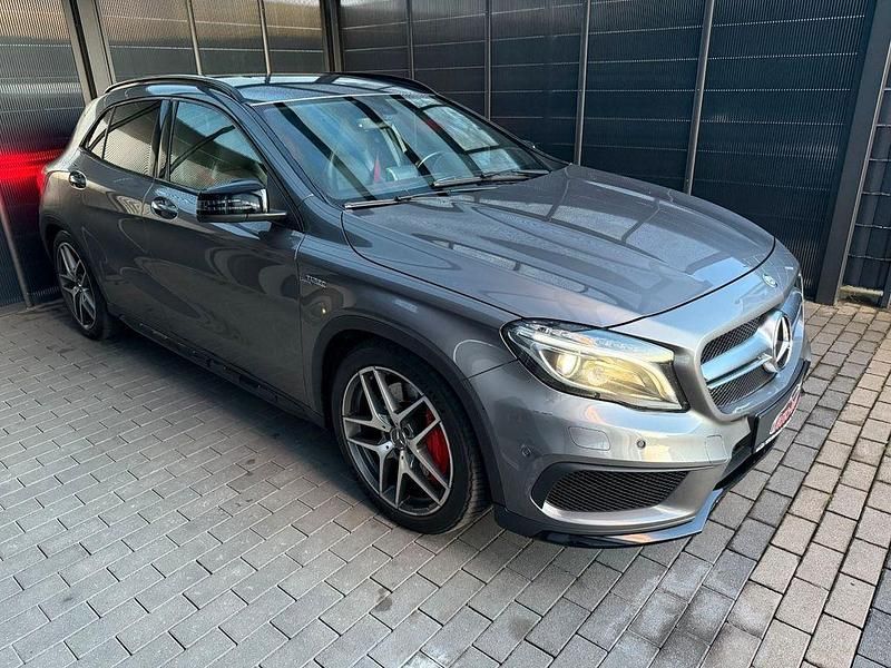 Grau Gebraucht 2016 Mercedes GLA45 AMG AMG SUV | 18.900 € (Guter Preis) - Bild 1/4