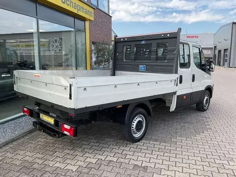 Gebraucht Iveco Daily 116 PS (85 kW) 2017 Grau Van