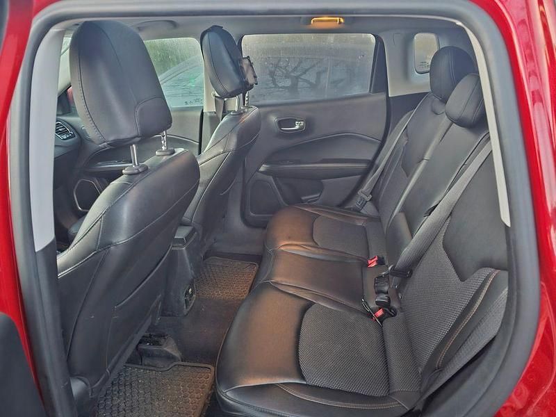 Gebraucht Jeep Compass Limited 140 PS (102 kW) 2018 Rot SUV