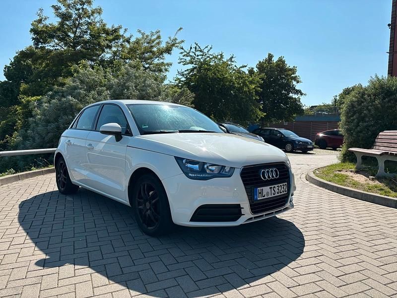 Gebraucht Audi A1 Sportback Attraction 86 PS (63 kW) 2014 Weiß Kleinwagen