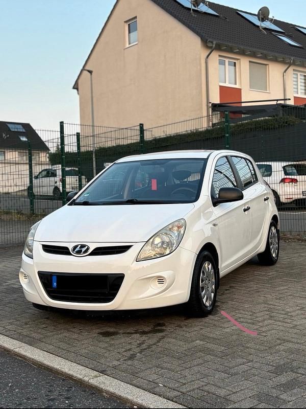 Weiß Gebraucht 2009 Hyundai i20 Kleinwagen | 1.300 € (Guter Preis) - Bild 1/4