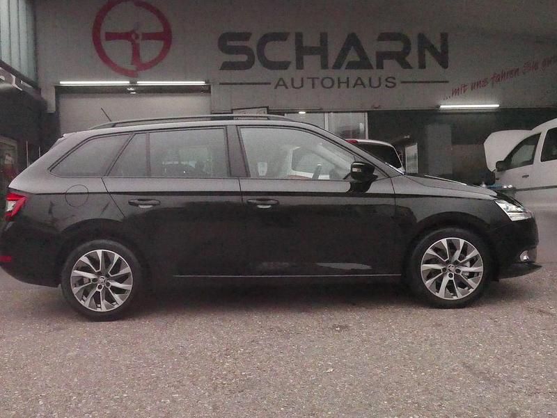 Schwarz Gebraucht 2022 Skoda Fabia Kleinwagen | 17.900 € (Fairer Preis) - Bild 1/4