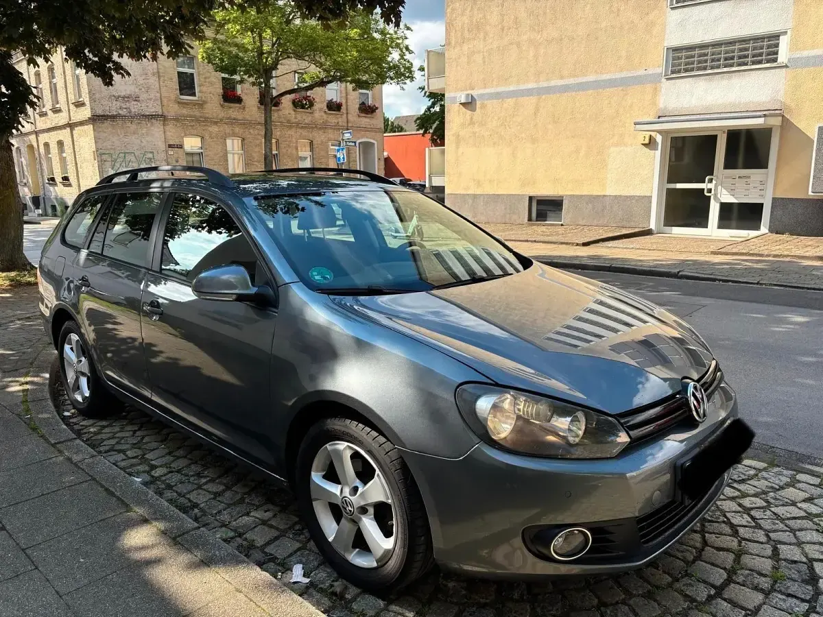 Gebraucht VW Golf VI 105 PS (77 kW) 2010 Grau Kleinwagen