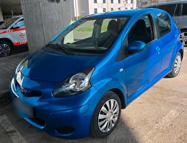 Gebraucht Toyota Aygo 68 PS (50 kW) 2010 Blau Kleinwagen