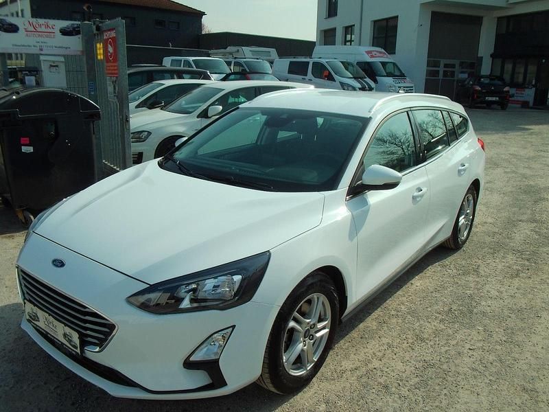Gebraucht Ford Focus Titanium 101 PS (74 kW) 2022 Weiß Kombi