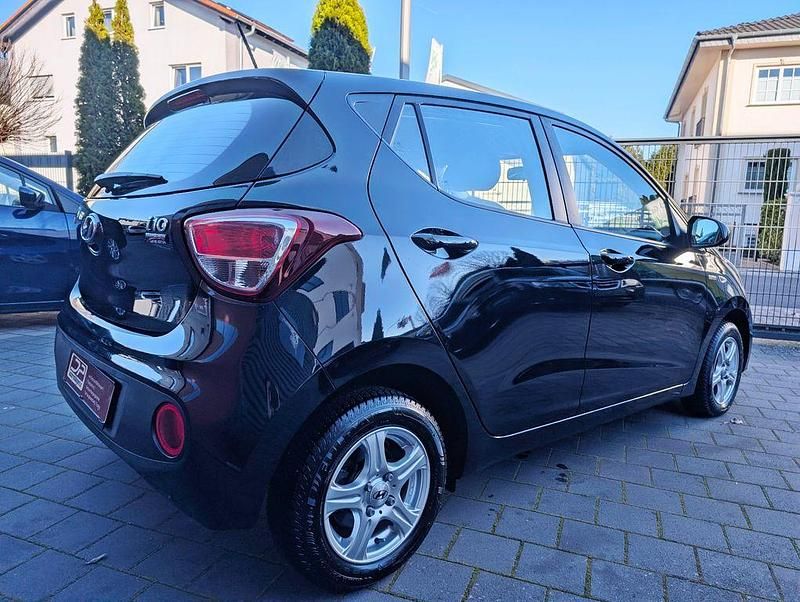 Gebraucht Hyundai i10 67 PS (49 kW) 2017 Schwarz Kleinwagen