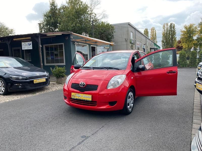 Rot Gebraucht 2008 Toyota Yaris Limousine | 5.200 € (Fairer Preis) - Bild 1/4