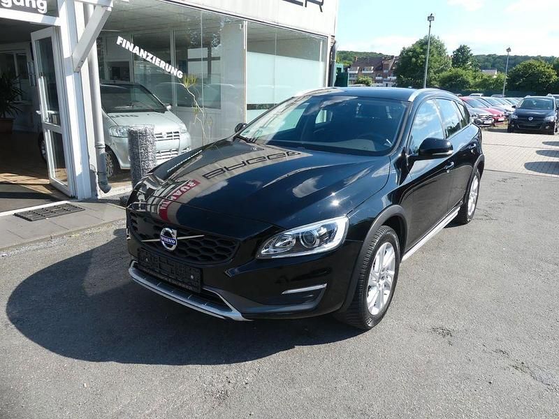 Gebraucht Volvo V60 CC Momentum 150 PS (110 kW) 2016 Schwarz Kombi