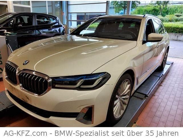 Weiß Gebraucht 2022 BMW 520 Luxury Line Limousine | 23.950 € (Superpreis) - Bild 1/4