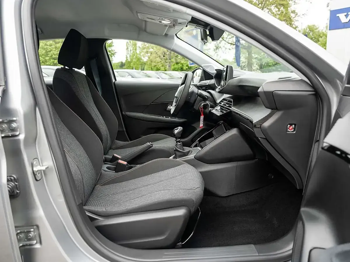 Neu Peugeot 208 Style 101 PS (74 kW) 2026 Silber Kleinwagen