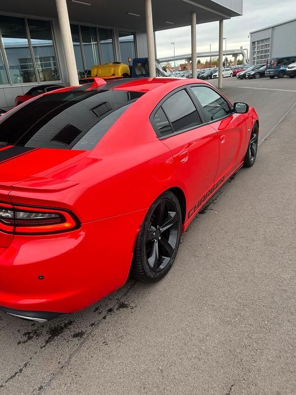 Second-hand Dodge Charger 400 CP (294 kW) 2015 Roșu Berlinǎ