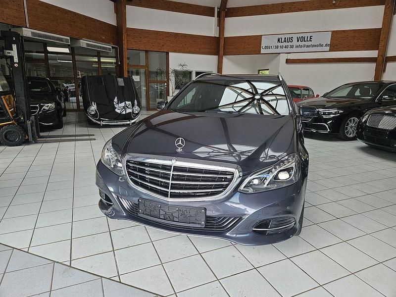 Grau Gebraucht 2013 Mercedes E200 Elegance | 13.995 € (Superpreis) - Bild 1/4