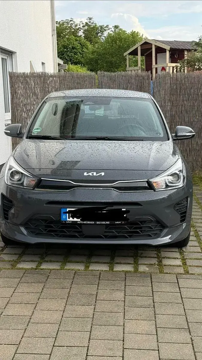 Używany Kia Rio Vision 84 KM (61 kW) 2023 Szary Hatchback