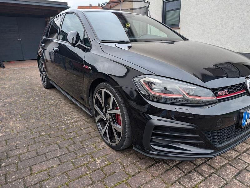 Schwarz Gebraucht 2019 VW Golf VII GTI Limousine | 19.700 € (Guter Preis) - Bild 1/4
