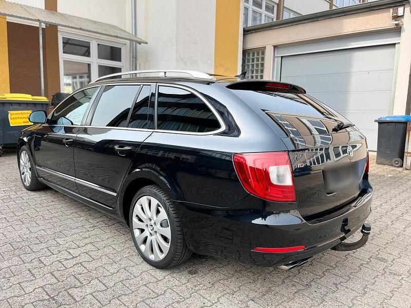 Gebraucht Skoda Superb 170 PS (125 kW) 2013 Schwarz Kombi